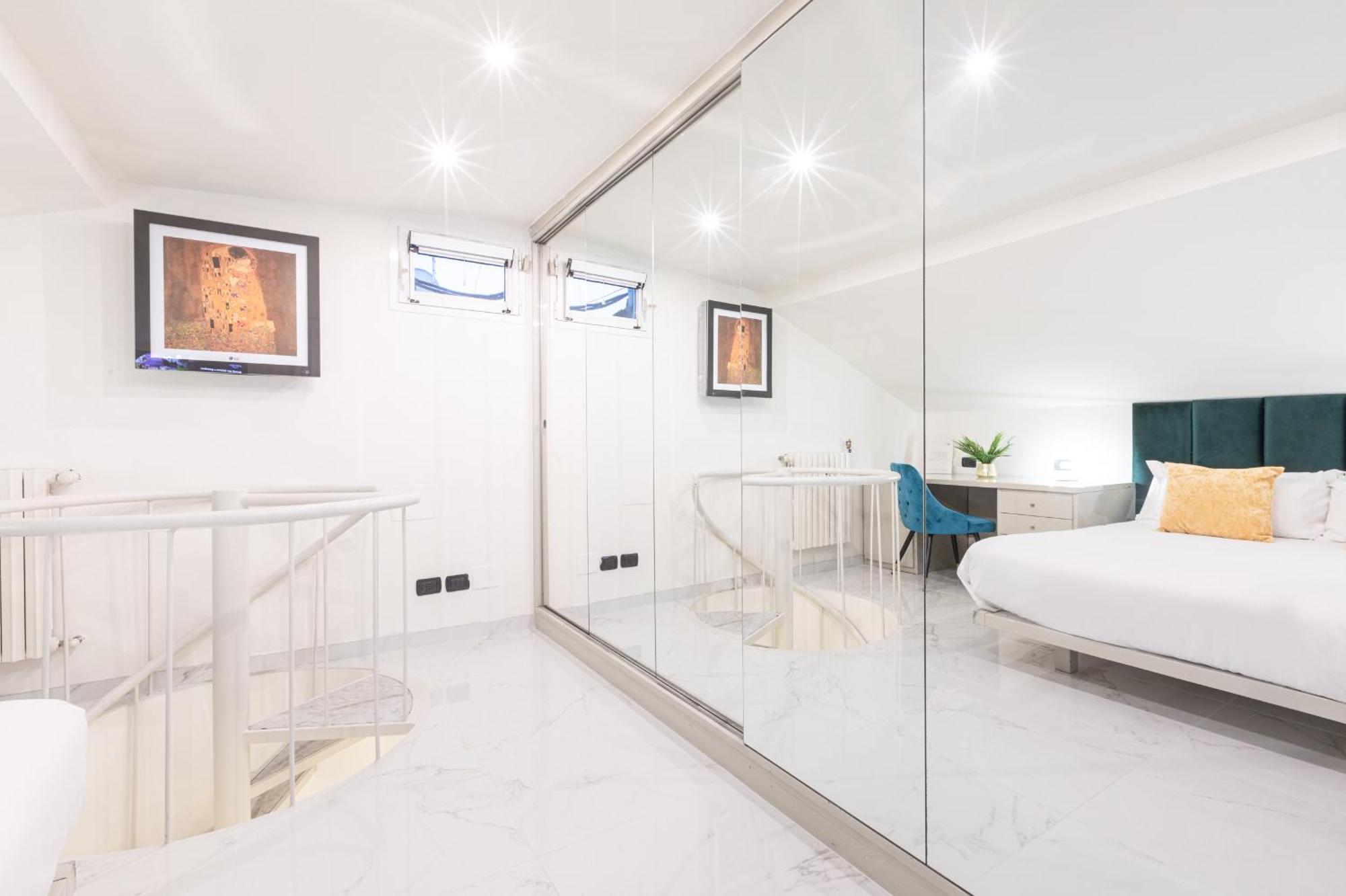 Monte Napoleone Split-Level Terrace Apartment - Top Collection ميلان المظهر الخارجي الصورة